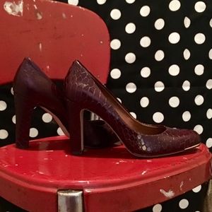 BANANA REPUBLIC PUMP // Wine // Burgundy